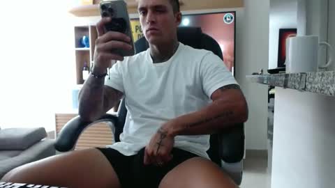 Snapshot of exotic_dude chatting on April 28, 2026, 2:33 pm camilo online show from April 28, 2026, 2:33 pm