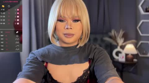 Snapshot of exotic_lindsay chatting on August 7, 2026, 5:37 pm Lindsay online show from August 7, 2026, 5:37 pm