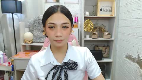 exotictssavie online show from February 5, 2026, 8:35 pm