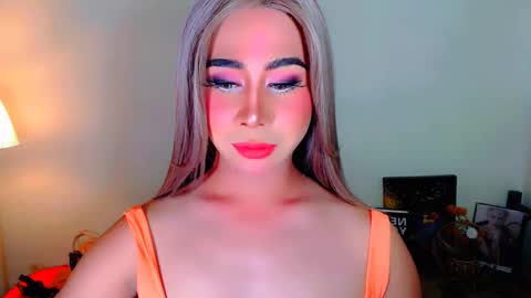 expensive_elise online show from March 16, 2026, 4:44 pm