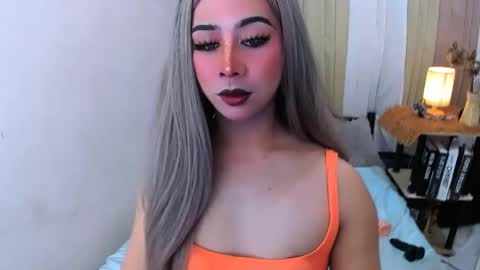 Snapshot of expensive_elise chatting on May 5, 2026, 4:15 pm expensive_elise online show from May 5, 2026, 4:15 pm