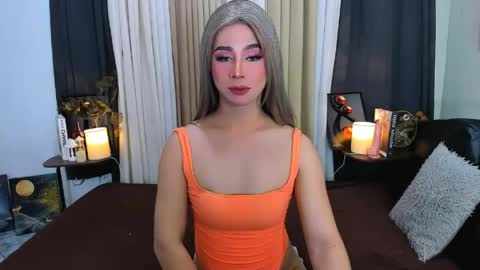 Snapshot of expensive_elise chatting on May 10, 2026, 5:29 pm expensive_elise online show from May 10, 2026, 5:29 pm
