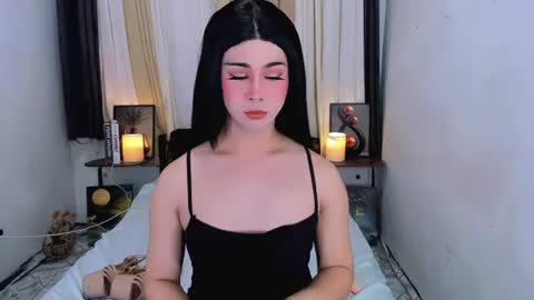 expensive_elise online show from June 18, 2026, 11:14 am