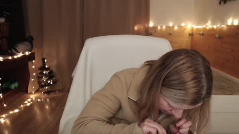 Crystal online show from December 27, 2024, 11:42 pm