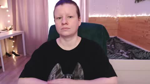 Crystal online show from May 2, 2026, 5:29 pm