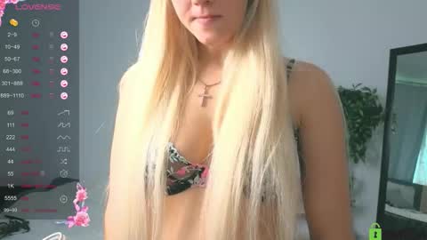 M4ry  online show from September 12, 2025, 7:19 am