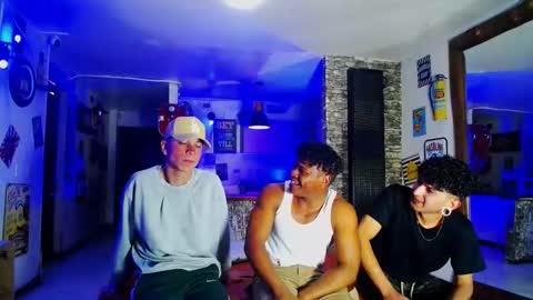 extrangers online show from January 4, 2025, 12:05 pm