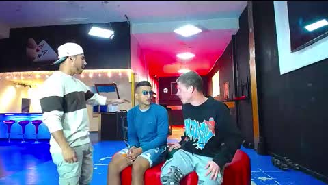 extrangers online show from September 9, 2025, 12:15 pm