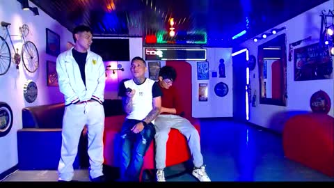 extrangers online show from March 24, 2026, 12:10 pm