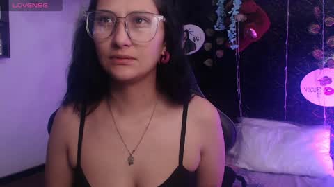 Snapshot of eyesmoon7710 chatting on May 7, 2026, 10:09 am eyes moon online show from May 7, 2026, 10:09 am