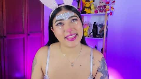 Snapshot of eymy_hadid_ chatting on October 31, 2025, 8:43 pm Emily online show from October 31, 2025, 8:43 pm