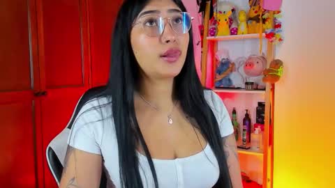 Snapshot of eymy_hadid_ chatting on December 15, 2025, 8:57 pm Emily online show from December 15, 2025, 8:57 pm