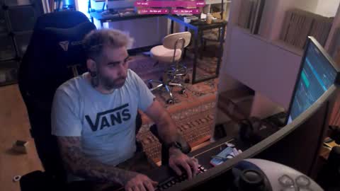 Snapshot of eytab chatting on October 13, 2025, 8:09 pm Eytab online show from October 13, 2025, 8:09 pm