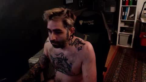 Snapshot of eytab chatting on December 3, 2025, 2:52 am Eytab online show from December 3, 2025, 2:52 am