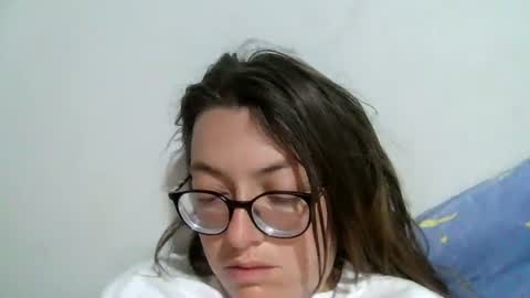 Snapshot of ezlngirl chatting on July 13, 2026, 5:43 am Aimee online show from July 13, 2026, 5:43 am
