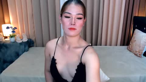 Snapshot of ezrahollywood chatting on January 5, 2025, 5:20 pm UR SWEET EZRA online show from January 5, 2025, 5:20 pm