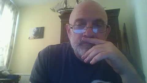 Snapshot of f1zzeek chatting on May 3, 2026, 9:26 am f1zzeek online show from May 3, 2026, 9:26 am