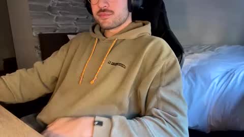 Call me bitch online show from December 27, 2024, 1:18 pm