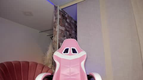 Thianna online show from December 19, 2024, 12:56 pm