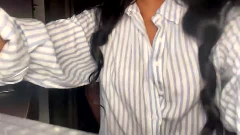 Thianna online show from October 16, 2025, 8:48 am