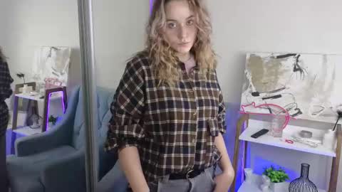 faecavaness online show from November 8, 2025, 7:19 am