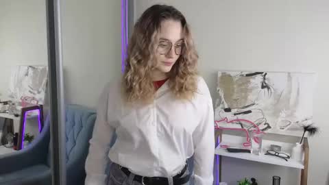 faecavaness online show from November 11, 2025, 7:08 am