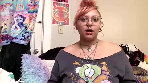 Snapshot of faemami chatting on October 4, 2025, 2:37 pm FaeBae online show from October 4, 2025, 2:37 pm