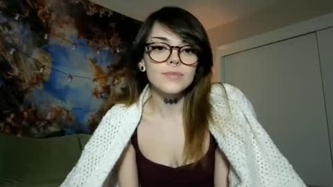 Snapshot of faerienugs chatting on February 6, 2025, 4:21 am Faerie 3 online show from February 6, 2025, 4:21 am