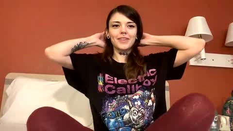 Snapshot of faerienugs chatting on March 5, 2025, 1:42 am Faerie 3 online show from March 5, 2025, 1:42 am