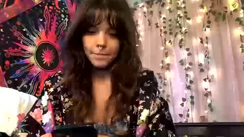 Snapshot of faerienugs chatting on October 11, 2025, 8:51 pm Faerie 3 online show from October 11, 2025, 8:51 pm