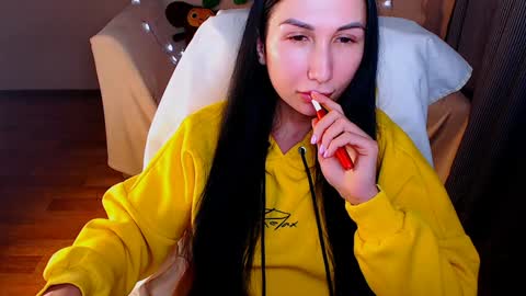 Elli  online show from January 22, 2025, 3:40 pm