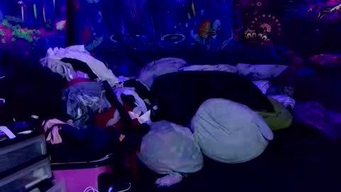 fairy_moan online show from April 23, 2026, 6:36 am