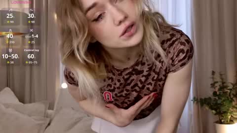 Snapshot of fancyamelia chatting on April 25, 2026, 6:49 am fancyamelia online show from April 25, 2026, 6:49 am