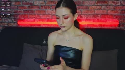 fancymeee online show from March 26, 2026, 10:21 am