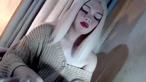 DANIELLA - DONT FORGET TO GIVE ME A THUMBSU UP online show from June 11, 2026, 12:36 pm