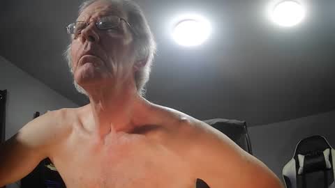 fantasyresort online show from March 3, 2025, 3:52 am