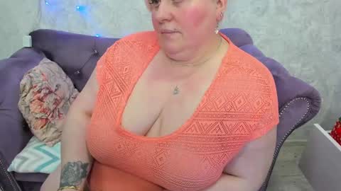 Snapshot of fashiona chatting on January 13, 2025, 10:45 pm fashiona online show from January 13, 2025, 10:45 pm