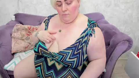 Snapshot of fashiona chatting on January 16, 2025, 1:37 am fashiona online show from January 16, 2025, 1:37 am