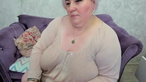 Snapshot of fashiona chatting on January 21, 2025, 9:57 am fashiona online show from January 21, 2025, 9:57 am