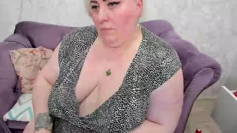 Snapshot of fashiona chatting on February 6, 2025, 12:22 am fashiona online show from February 6, 2025, 12:22 am