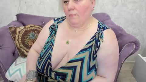 Snapshot of fashiona chatting on March 2, 2025, 7:54 am fashiona online show from March 2, 2025, 7:54 am