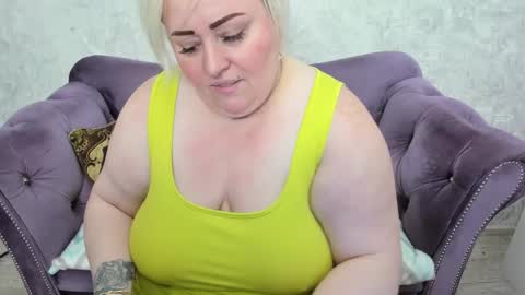 Snapshot of fashiona chatting on September 22, 2025, 8:55 pm fashiona online show from September 22, 2025, 8:55 pm