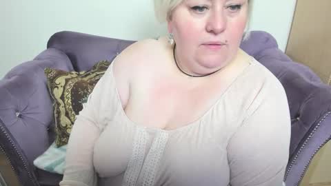 Snapshot of fashiona chatting on November 1, 2025, 10:06 am fashiona online show from November 1, 2025, 10:06 am