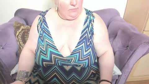 Snapshot of fashiona chatting on November 6, 2025, 10:49 am fashiona online show from November 6, 2025, 10:49 am