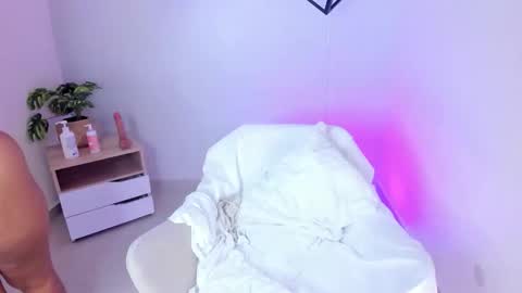 Zoe online show from March 28, 2026, 8:30 pm