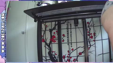 Zoey online show from September 22, 2025, 1:24 pm