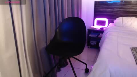 FAUSTO online show from December 2, 2025, 8:37 pm