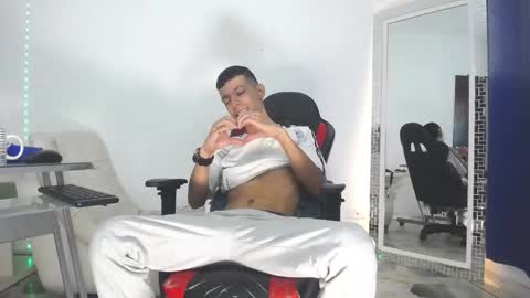 Snapshot of favel_gomez7 chatting on December 25, 2024, 1:19 pm Favel Gomez online show from December 25, 2024, 1:19 pm