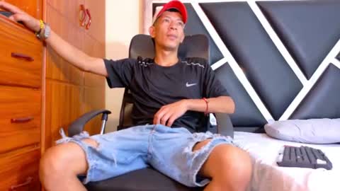 Snapshot of favel_gomez7 chatting on August 8, 2026, 12:07 pm Favel Gomez online show from August 8, 2026, 12:07 pm