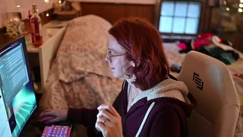 Faye Holloway online show from December 31, 2024, 9:17 pm